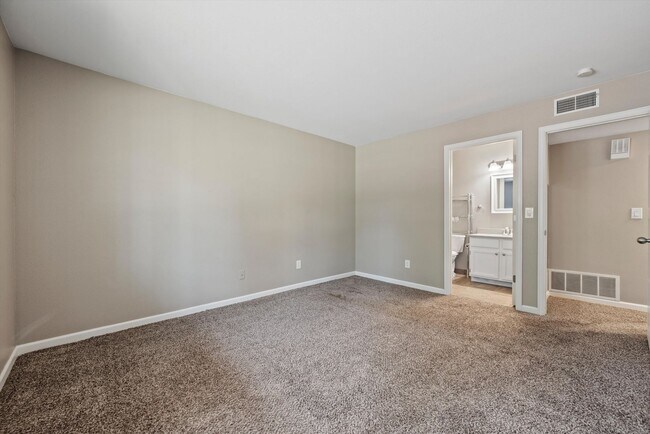 Building Photo - 701 Canyon Dr