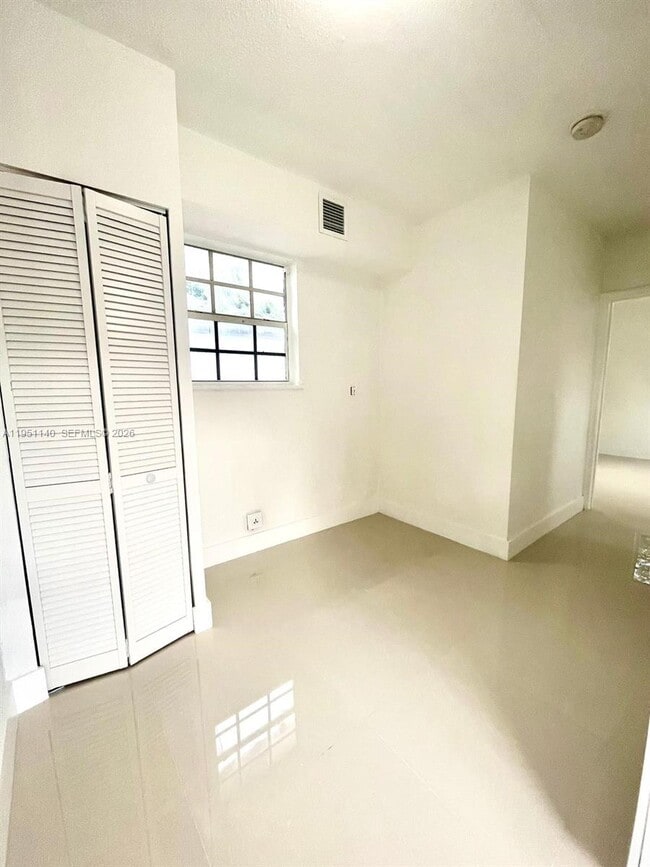 Building Photo - 8119 NW 5th Ct