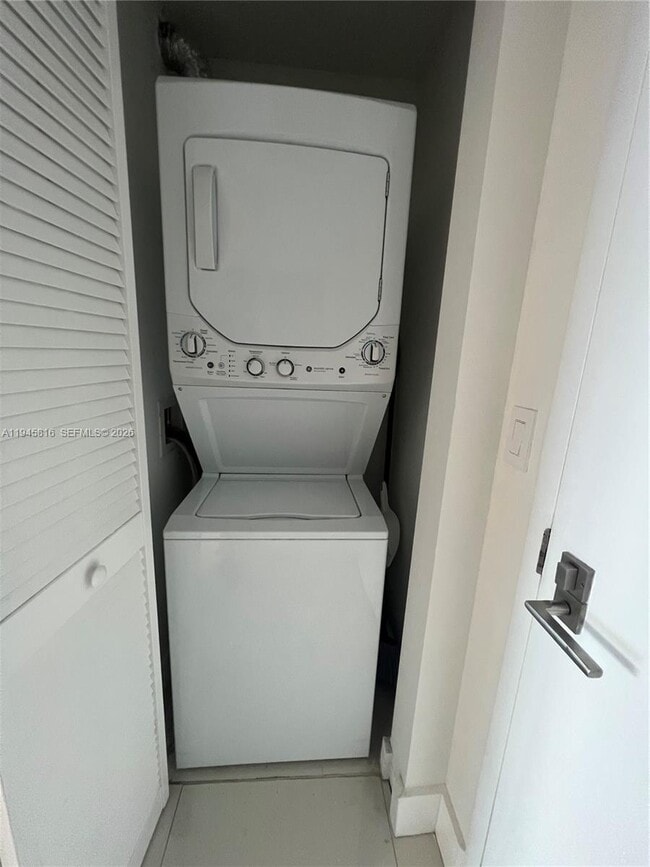 Building Photo - 121 NE 34th St