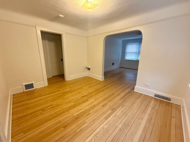 Building Photo - 335/337 Ardmore Dr