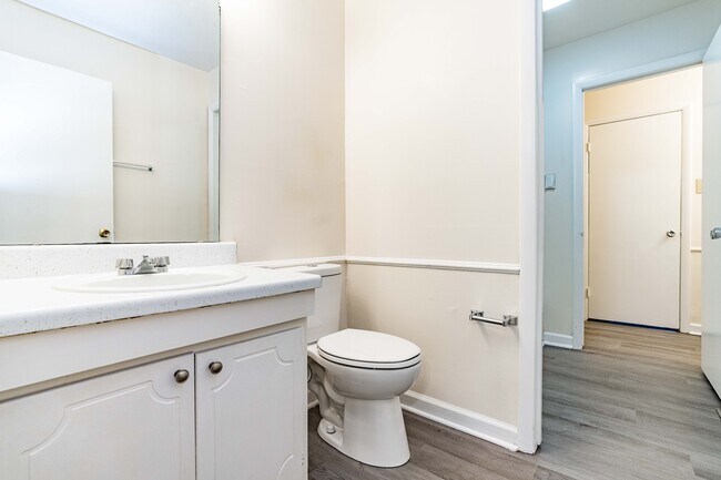 Building Photo - 1232 Teakwood Pl