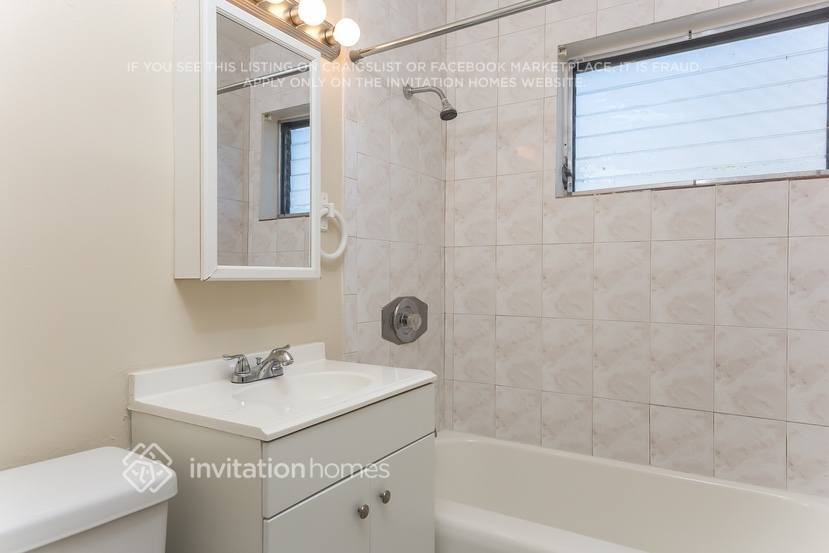 Building Photo - 1513 NE 27th Ct