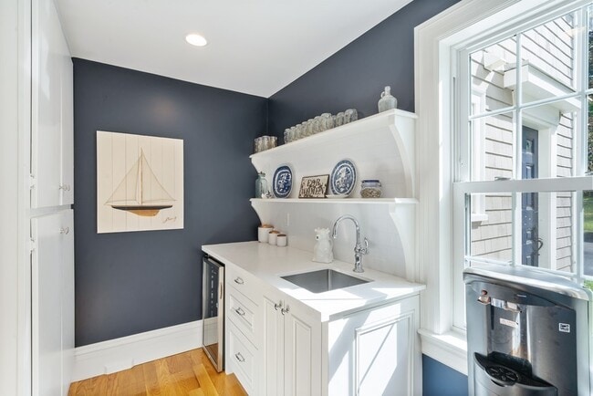 Building Photo - 205 Sohier St