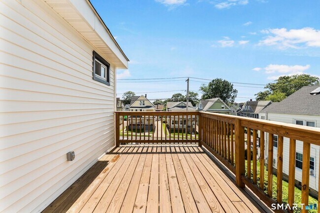 Building Photo - 810 Brewster St