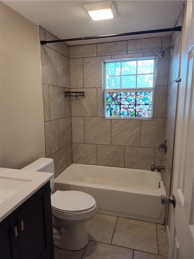 Building Photo - 1121 S W Ave