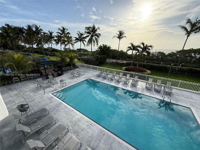 Primary Photo - 4301 Collins Ave