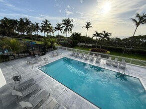 Building Photo - 4301 Collins Ave