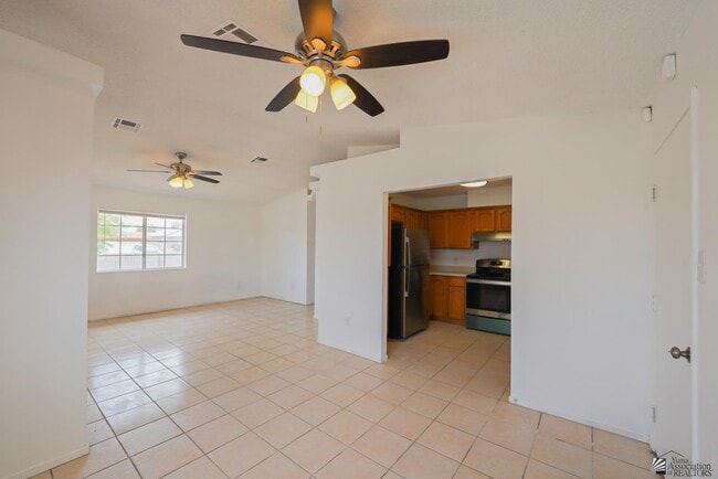 Building Photo - 604 Yucca St