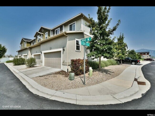 Building Photo - 1293 S Mountain Crest Dr