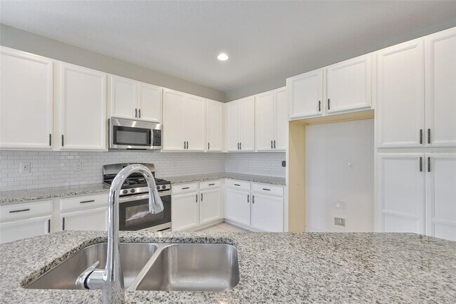 Building Photo - 6207 Voyagers Pl