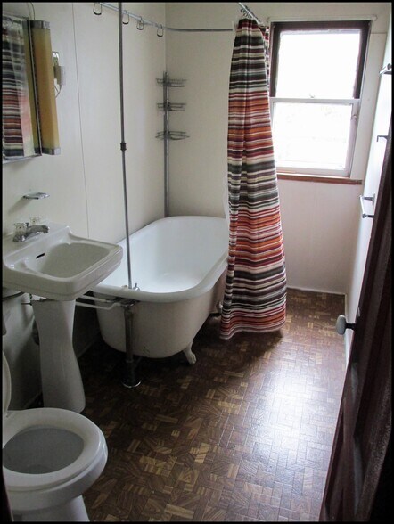 Building Photo - 132 N Winooski Ave