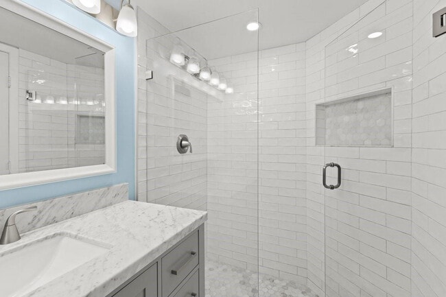 Building Photo - 2106 S Cypress Bend Dr
