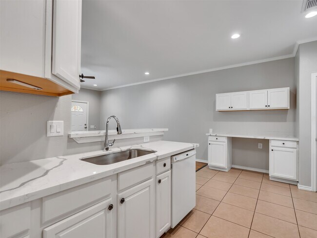 Building Photo - 104 Longstreet Rd