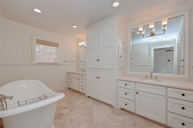 Building Photo - 12419 Huntingwick Dr