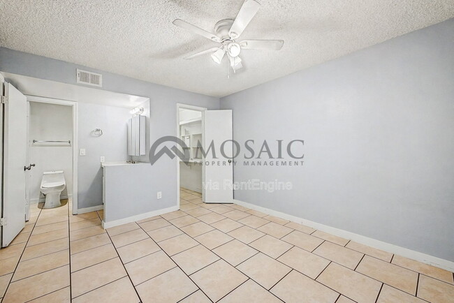 Building Photo - 533 W Guadalupe Rd