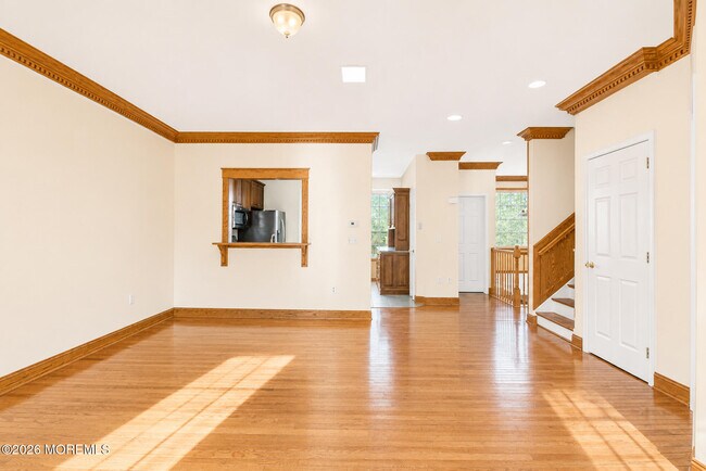 Building Photo - 350 Bernard Dr