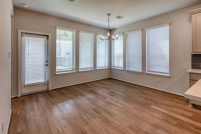 Building Photo - 125 Rangel Dr