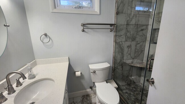 Building Photo - Wonderfully Updated Home On the Edge of Po...