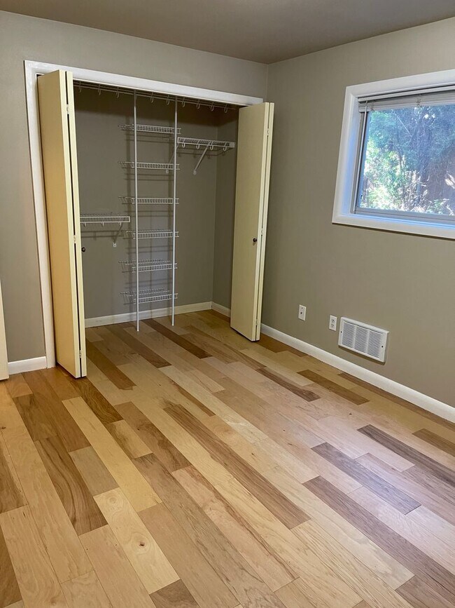 Building Photo - Location, Location!! Spacious Condo on Low...
