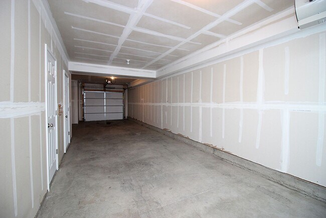 Building Photo - 3167 Sullivan Lp