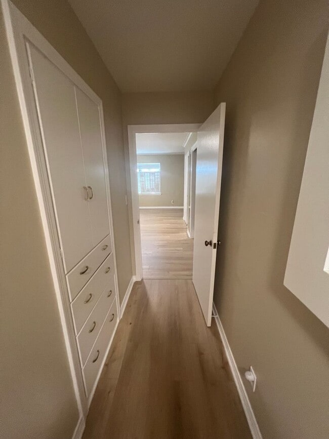 Building Photo - 1404 Melrose Dr