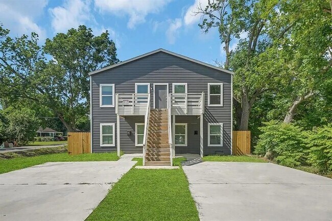 Building Photo - 4014 Dreyfus St