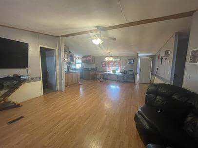 Building Photo - 122 Roots Rd