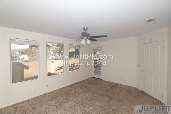 Building Photo - 4 Bedroom 2.5 Bath in San Diego Country Es...