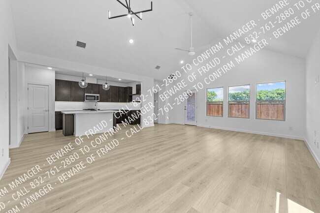 Building Photo - 2229 Maple Ridge Dr