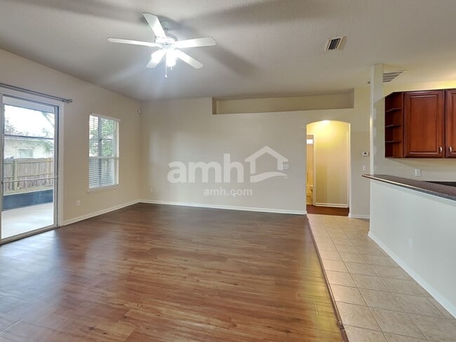 Building Photo - 633 Battlegate Ln