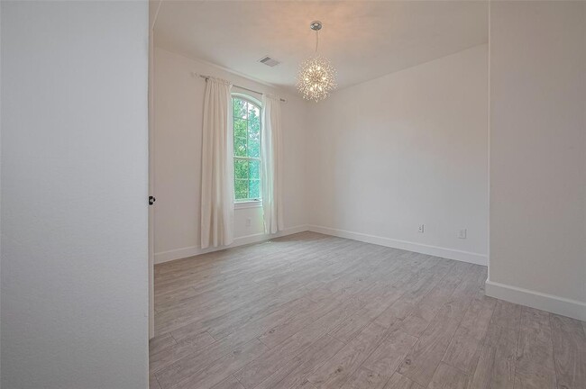 Building Photo - 155 Lindenberry Cir