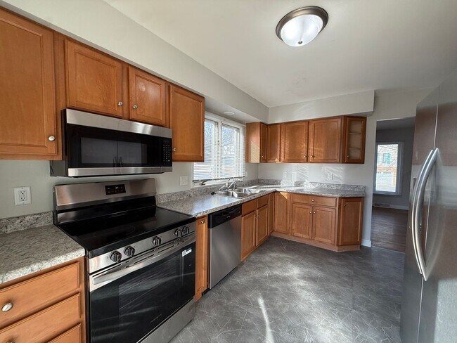 Building Photo - $2,900 | 5 Bedroom, 3 Bathroom House | No Pets | Available for Immediate Move In!