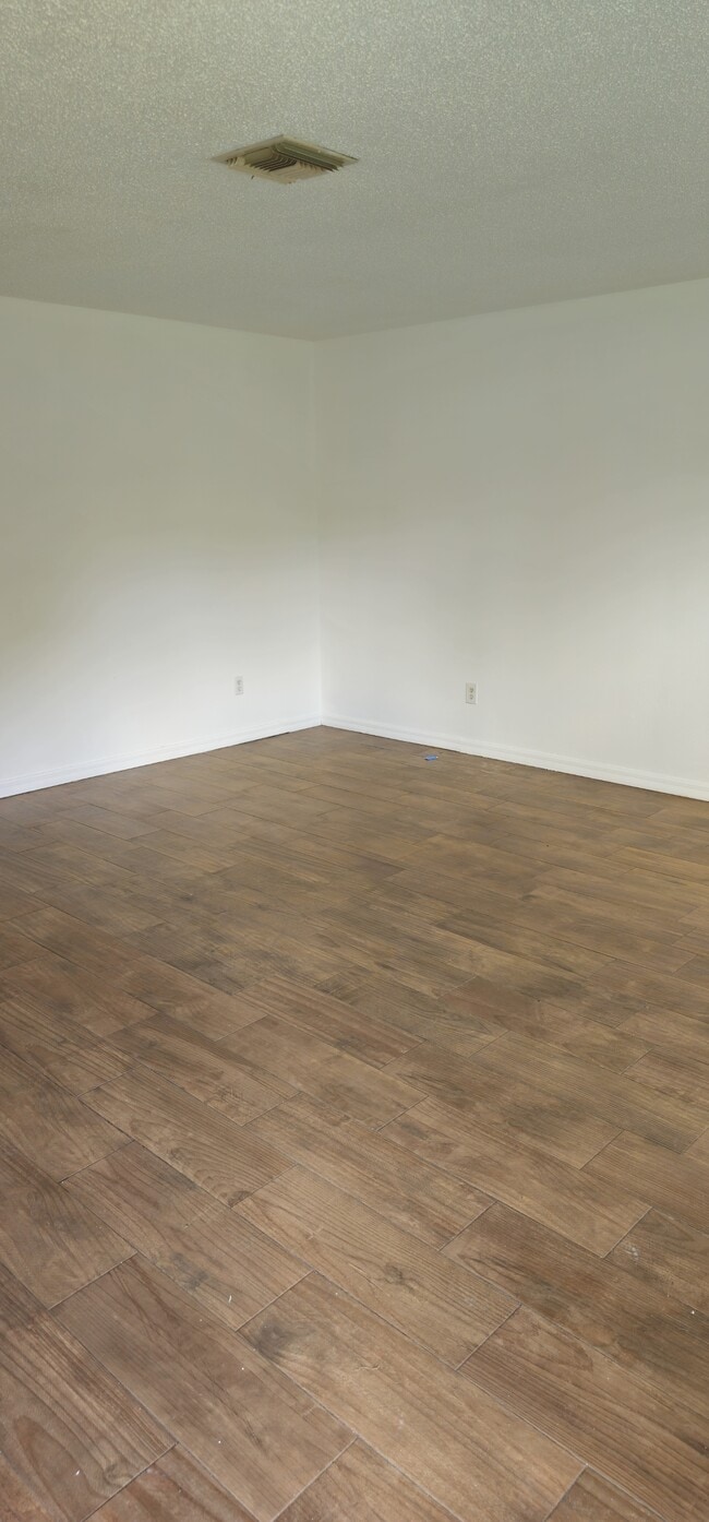 Building Photo - 30451 Dubsdread Dr