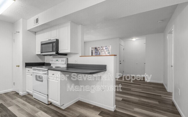 Building Photo - 401 N Cromwell Rd