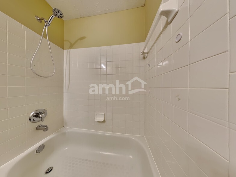 Building Photo - 15 Churchill Manor Ct