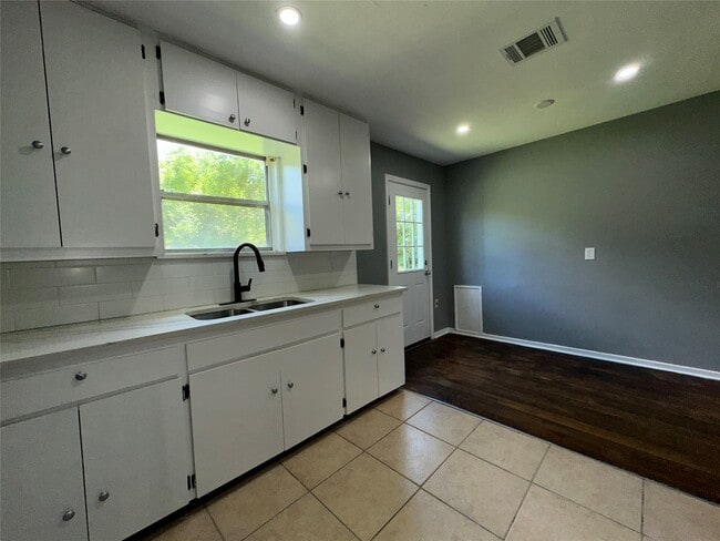 Building Photo - 8227 St Lo Rd