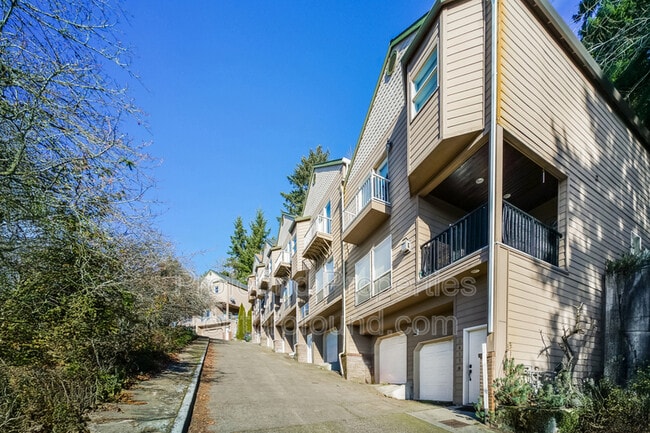 Building Photo - 2623 NE Rocky Butte Rd