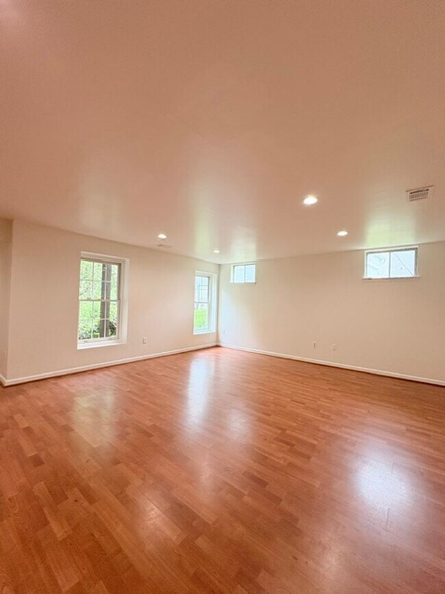 Building Photo - 18514 Gingerbread Ln