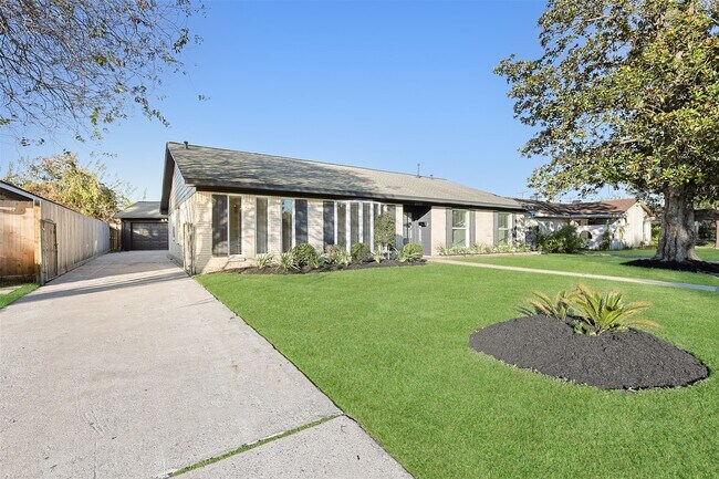 Building Photo - 2410 Del Norte St