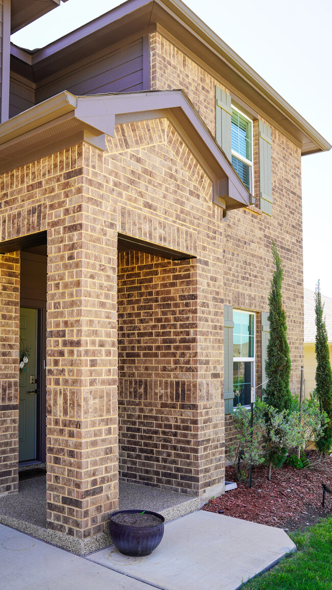 Building Photo - 5801 Brocade Dr