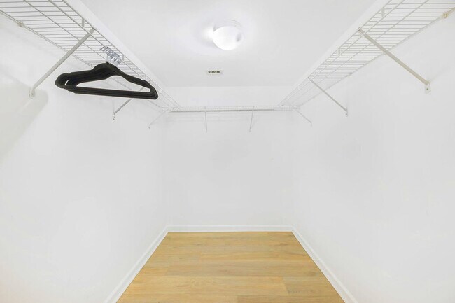 Building Photo - 1 SE 12th St