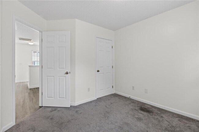 Building Photo - 275 Cottonwood Creek Cir