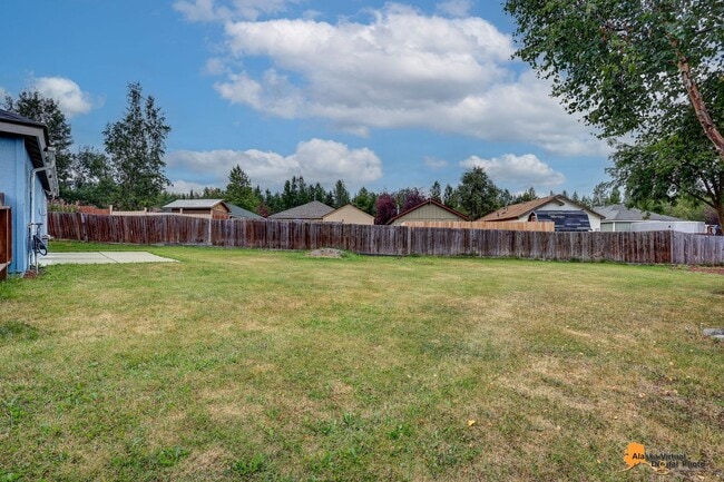 Building Photo - East Anchorage Home with In Unit Laundry a...