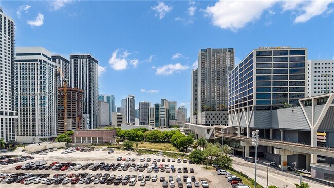 Building Photo - 850 N Miami Ave