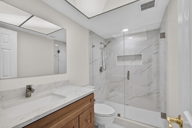 Building Photo - 52 Yacht Club Dr