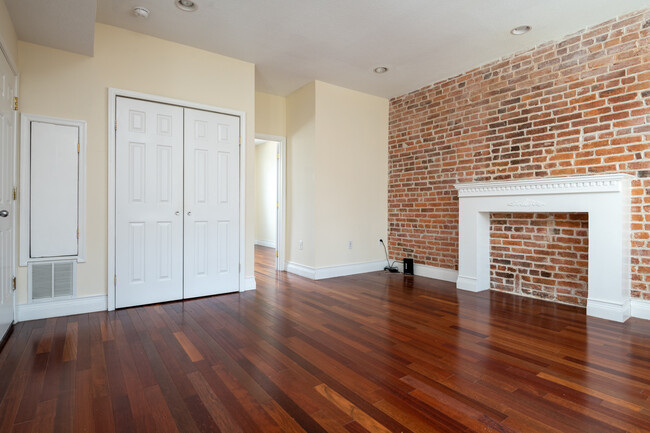 Primary Photo - Charming 1 Bed/1 Bath in Mount Pleasant Ã¢...