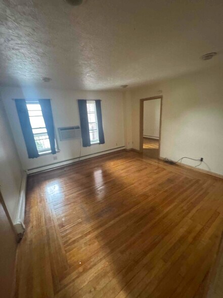 Primary Photo - 26 William St