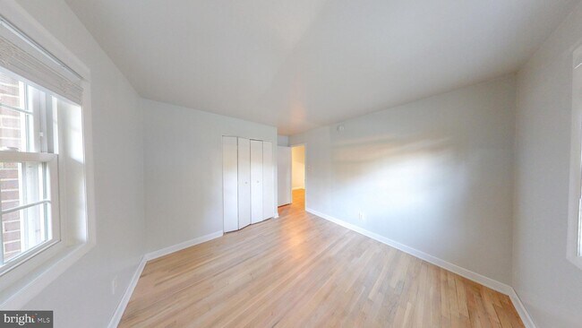 Building Photo - 1216 Downs Dr