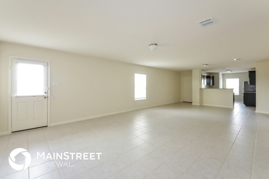 Building Photo - 6206 Lakefront