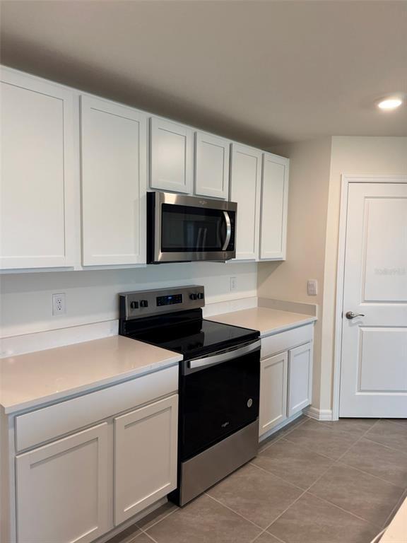 Building Photo - 8878 SW 48th Ave